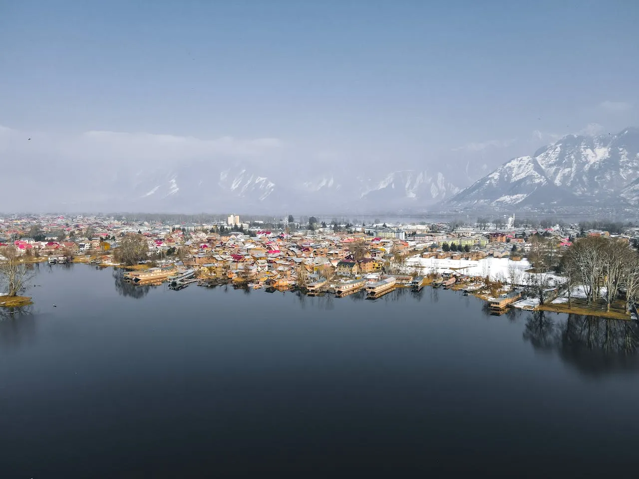 Dal Lake Srinagar Shikaras and Houseboats